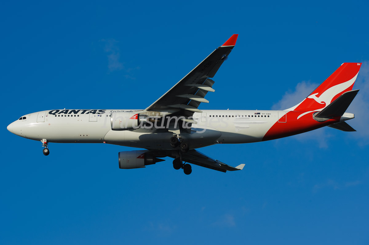 Airbus A330-203 VH-EBH (cn 892)